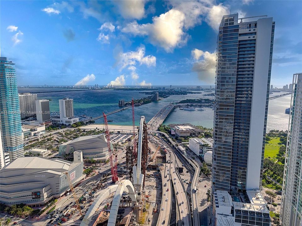 For Sale: $635,000 (1 beds, 1 baths, 937 Square Feet)