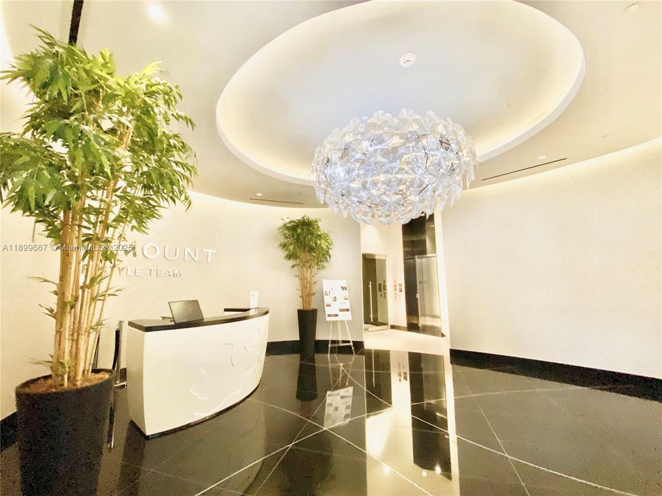 For Sale: $635,000 (1 beds, 1 baths, 937 Square Feet)