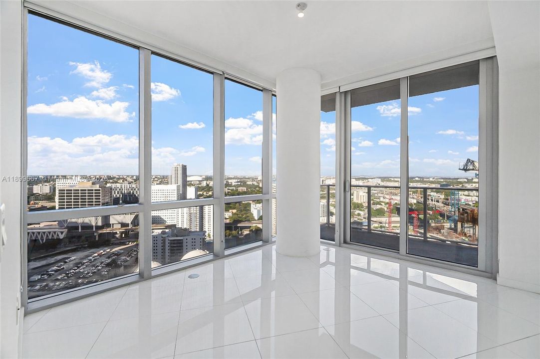 For Sale: $635,000 (1 beds, 1 baths, 937 Square Feet)