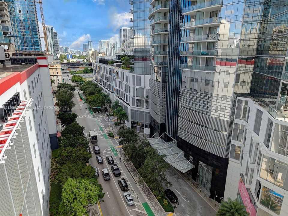 For Sale: $635,000 (1 beds, 1 baths, 937 Square Feet)