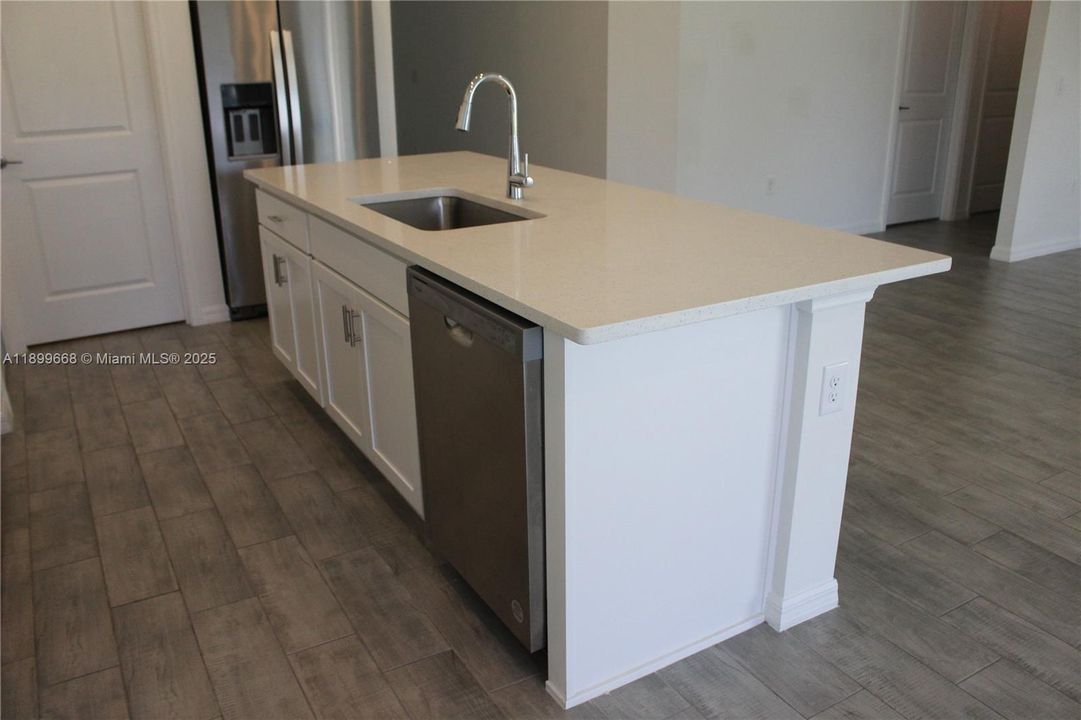 For Rent: $2,300 (4 beds, 2 baths, 0 Square Feet)