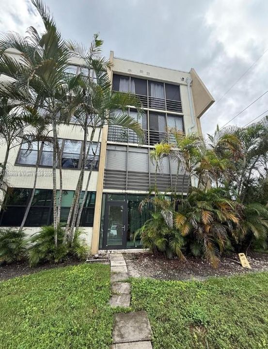 Recently Rented: $2,900 (3 beds, 2 baths, 1380 Square Feet)