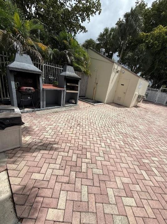 Recently Rented: $2,900 (3 beds, 2 baths, 1380 Square Feet)