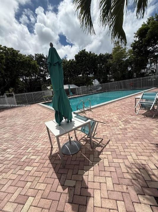 Recently Rented: $2,900 (3 beds, 2 baths, 1380 Square Feet)