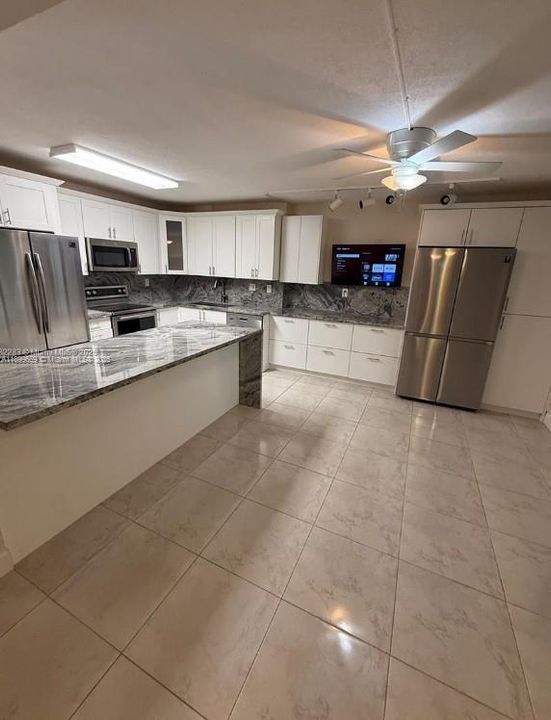 Recently Rented: $2,900 (3 beds, 2 baths, 1380 Square Feet)