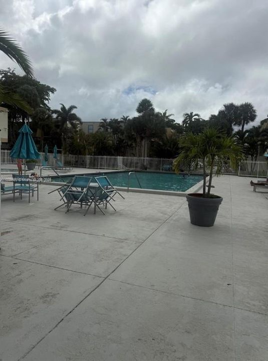 Recently Rented: $2,900 (3 beds, 2 baths, 1380 Square Feet)