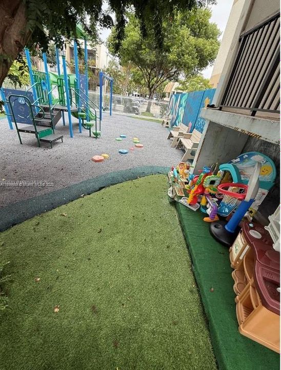 Recently Rented: $2,900 (3 beds, 2 baths, 1380 Square Feet)