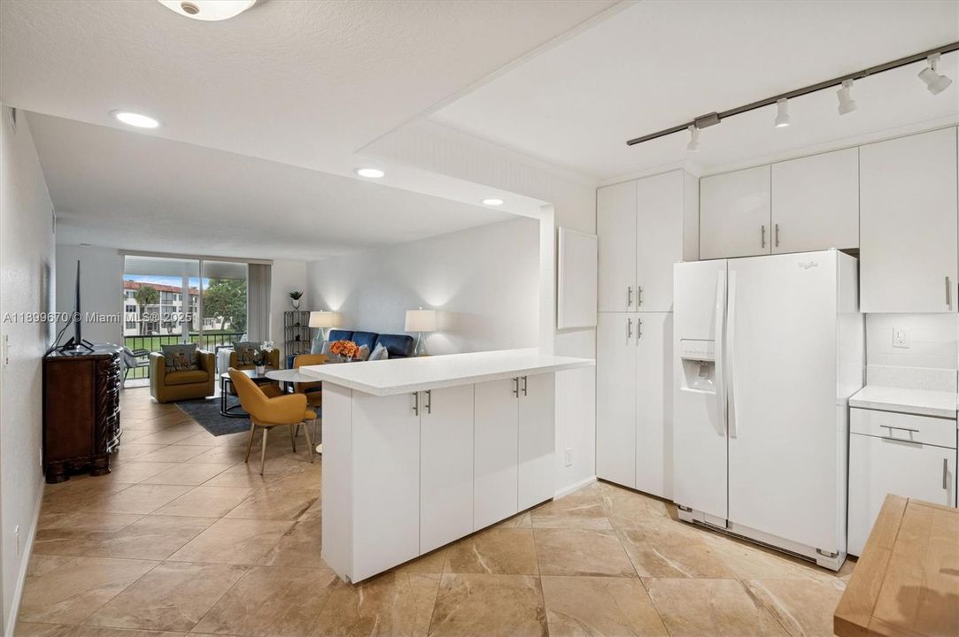 For Sale: $219,900 (2 beds, 2 baths, 1170 Square Feet)