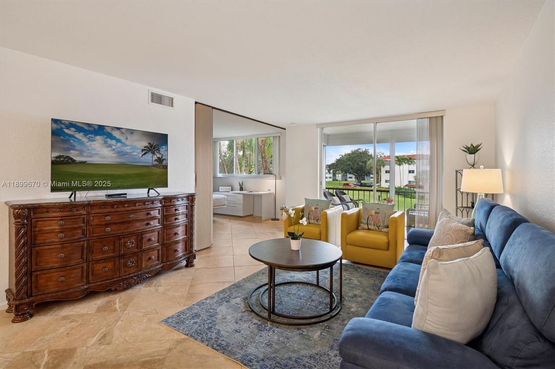 For Sale: $219,900 (2 beds, 2 baths, 1170 Square Feet)