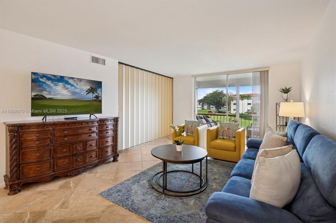 For Sale: $219,900 (2 beds, 2 baths, 1170 Square Feet)