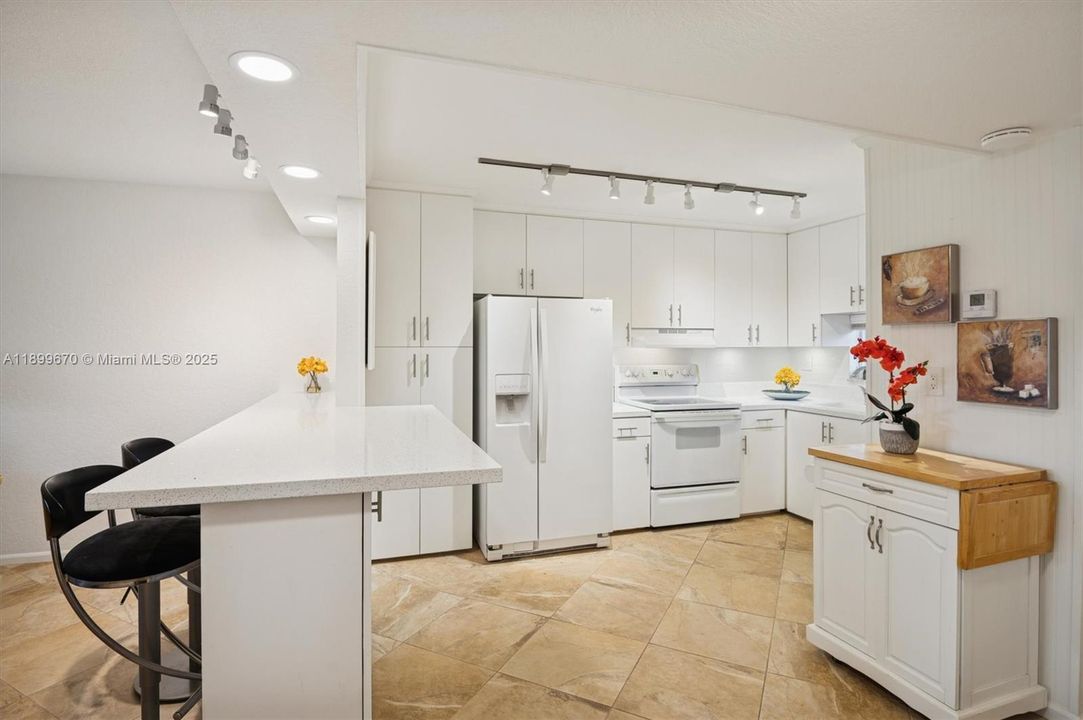 For Sale: $219,900 (2 beds, 2 baths, 1170 Square Feet)