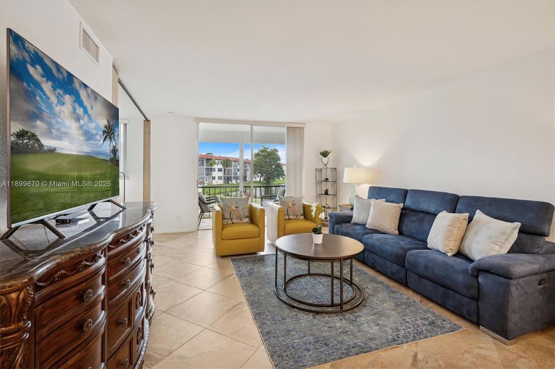 For Sale: $219,900 (2 beds, 2 baths, 1170 Square Feet)