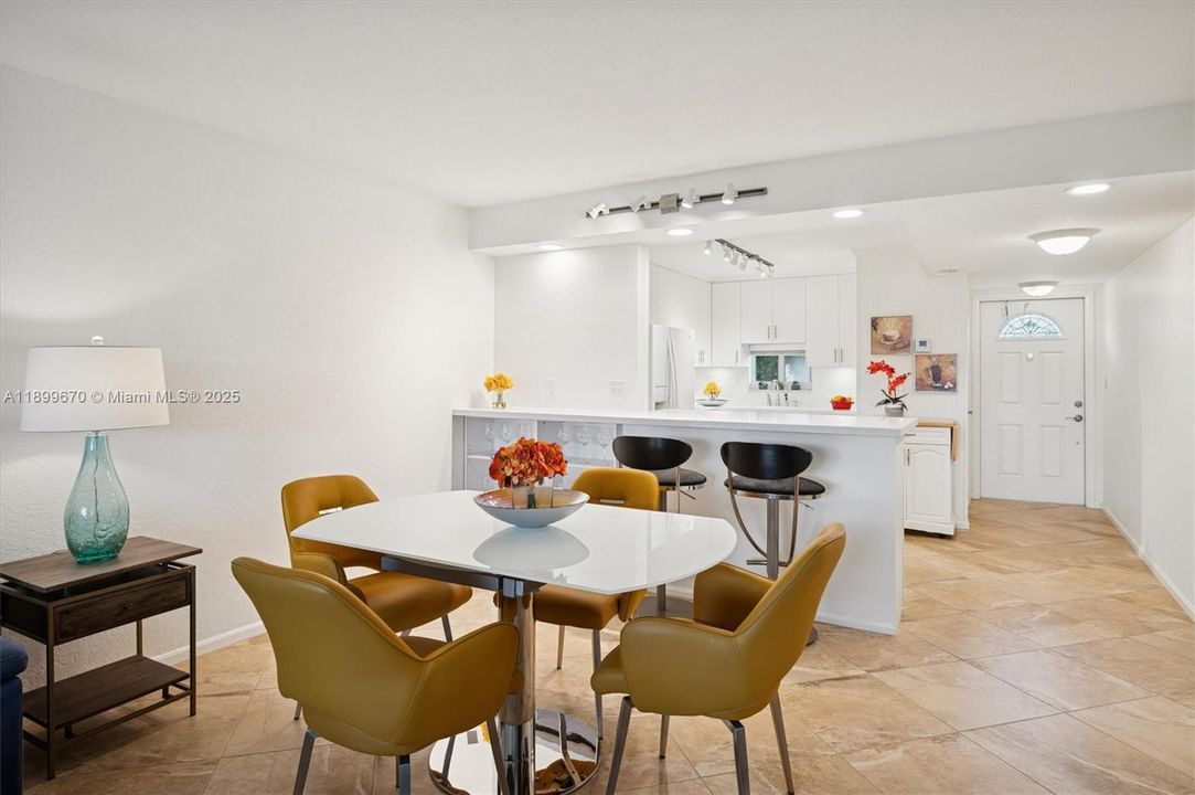 For Sale: $219,900 (2 beds, 2 baths, 1170 Square Feet)