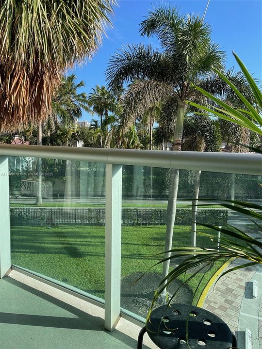 For Sale: $357,000 (1 beds, 1 baths, 1005 Square Feet)