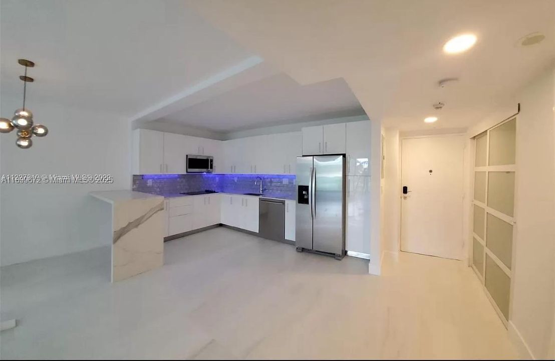 For Sale: $357,000 (1 beds, 1 baths, 1005 Square Feet)