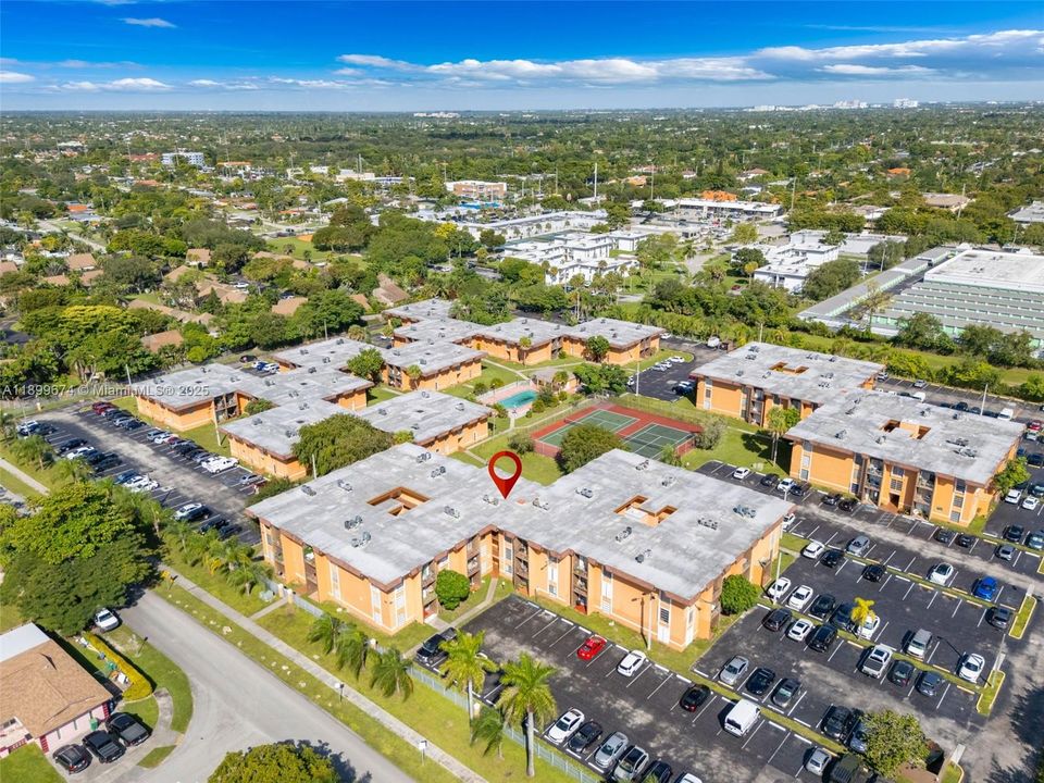 For Sale: $305,000 (2 beds, 2 baths, 1262 Square Feet)