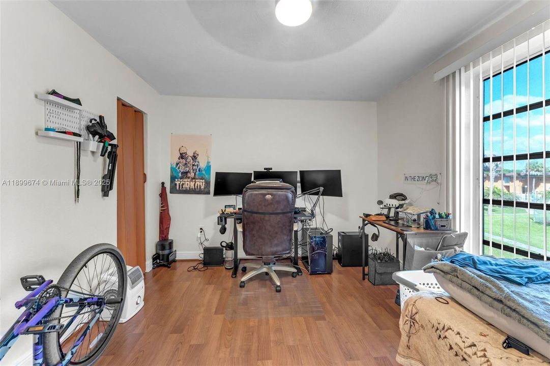 For Sale: $305,000 (2 beds, 2 baths, 1262 Square Feet)