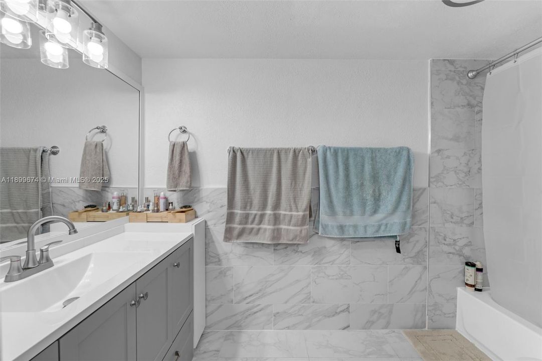 For Sale: $305,000 (2 beds, 2 baths, 1262 Square Feet)