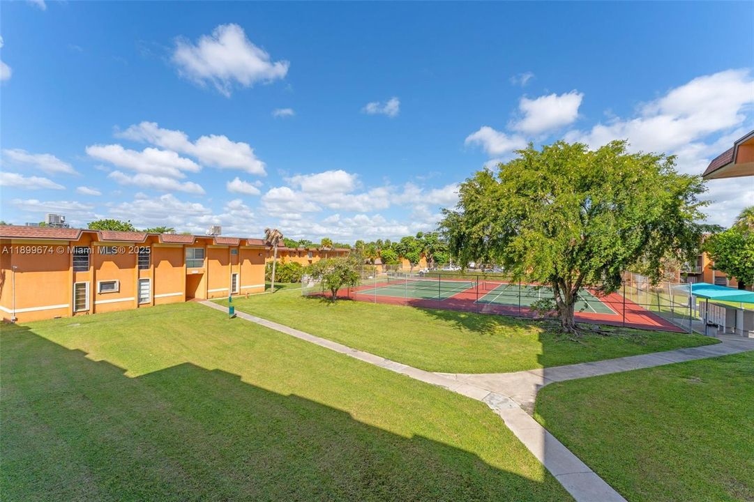 For Sale: $305,000 (2 beds, 2 baths, 1262 Square Feet)