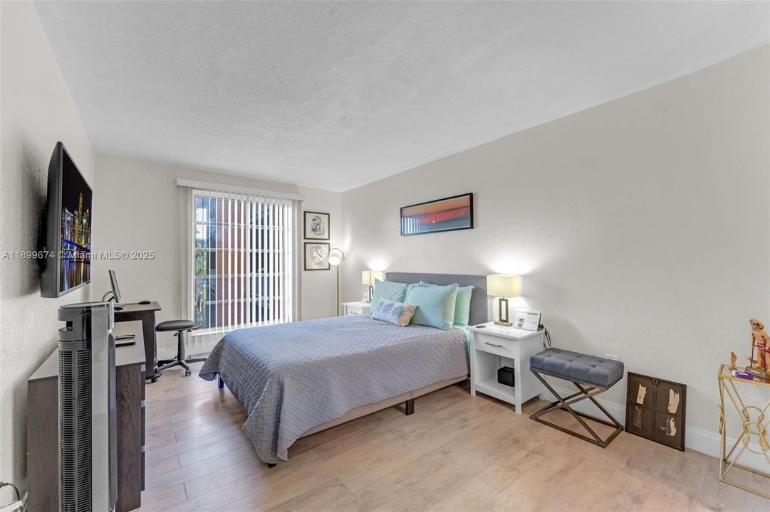 For Sale: $305,000 (2 beds, 2 baths, 1262 Square Feet)