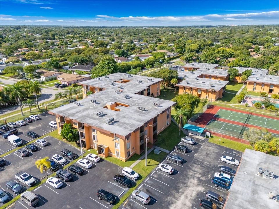 For Sale: $305,000 (2 beds, 2 baths, 1262 Square Feet)