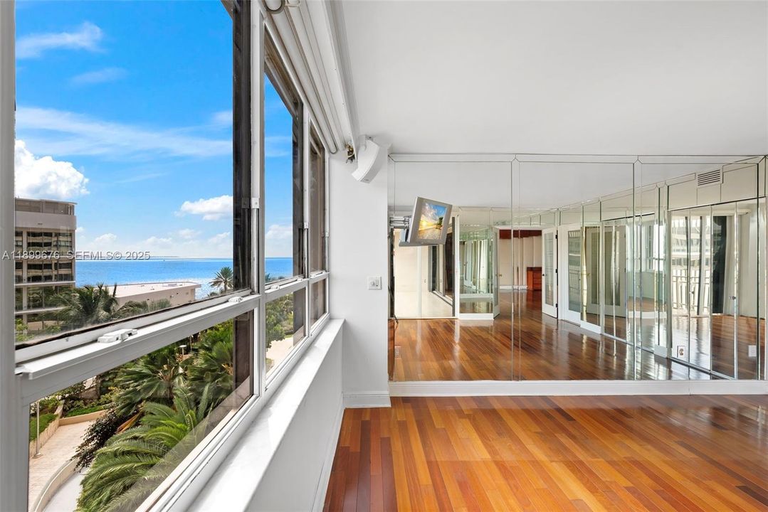 For Sale: $2,500,000 (3 beds, 3 baths, 3764 Square Feet)