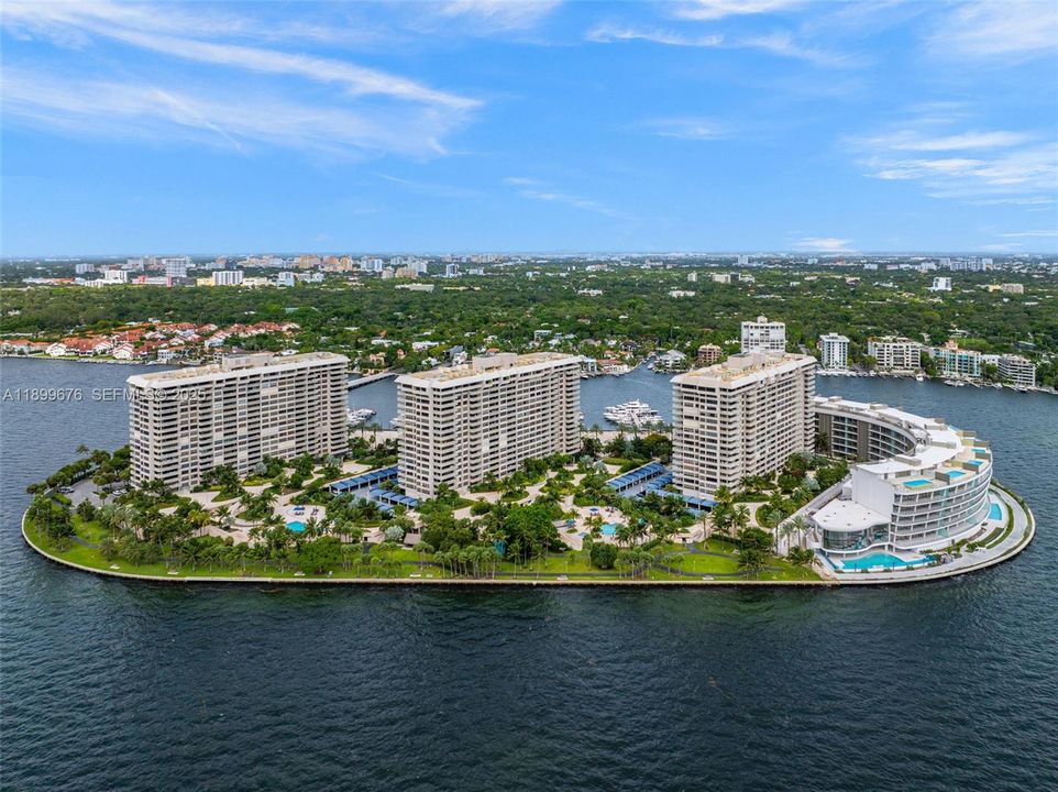 For Sale: $2,500,000 (3 beds, 3 baths, 3764 Square Feet)