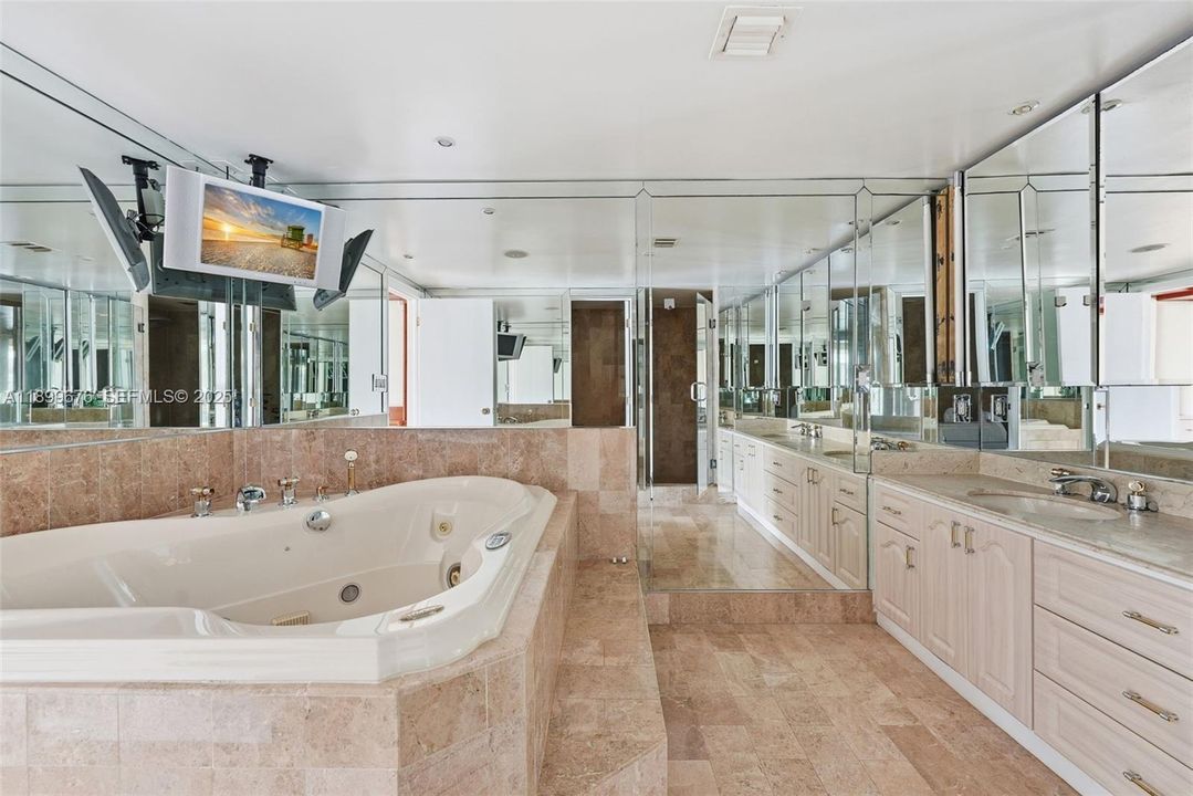 For Sale: $2,500,000 (3 beds, 3 baths, 3764 Square Feet)