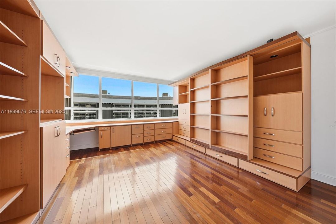 For Sale: $2,500,000 (3 beds, 3 baths, 3764 Square Feet)