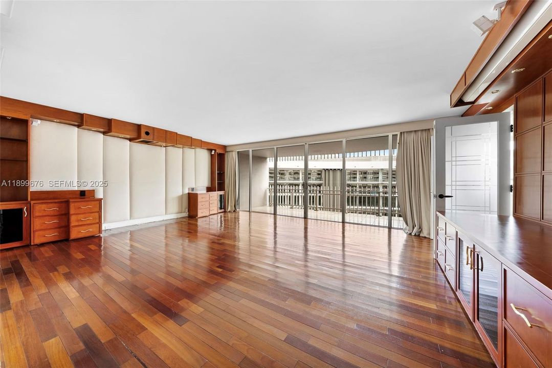 For Sale: $2,500,000 (3 beds, 3 baths, 3764 Square Feet)