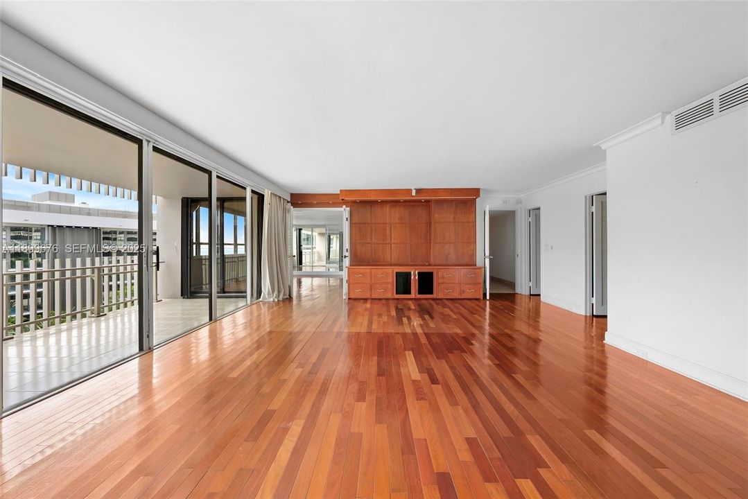 For Sale: $2,500,000 (3 beds, 3 baths, 3764 Square Feet)