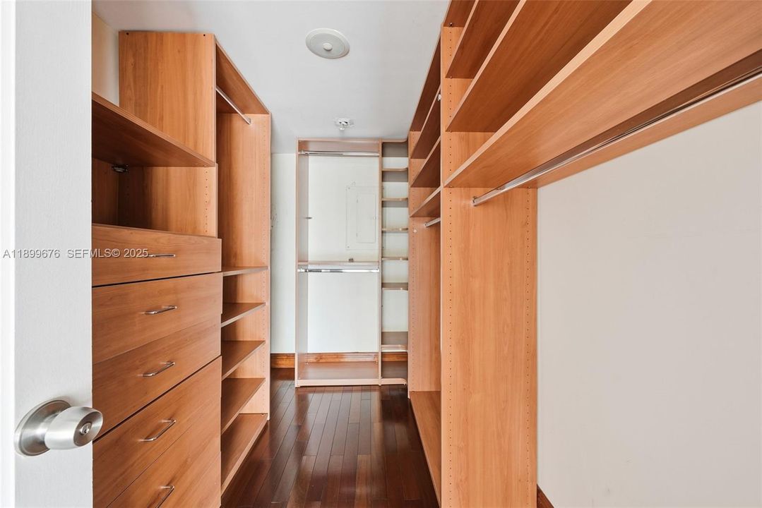 For Sale: $2,500,000 (3 beds, 3 baths, 3764 Square Feet)