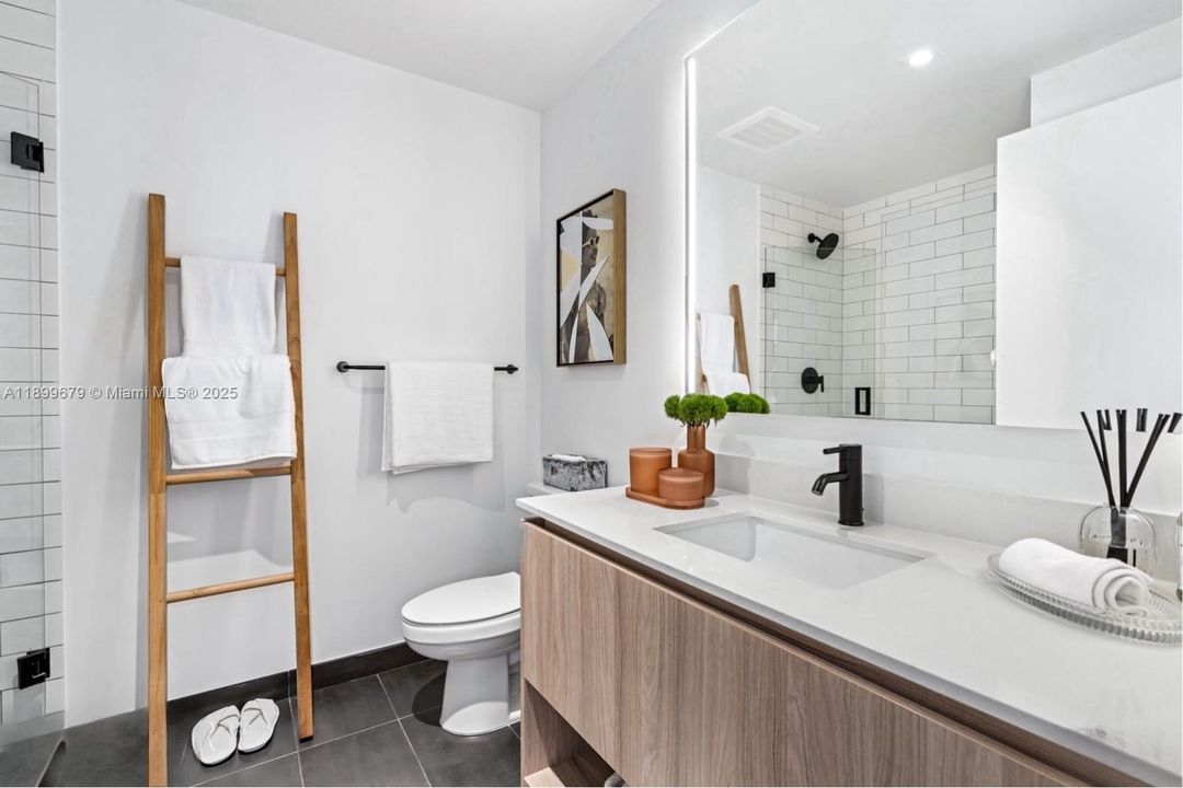 For Rent: $8,000 (2 beds, 2 baths, 1202 Square Feet)