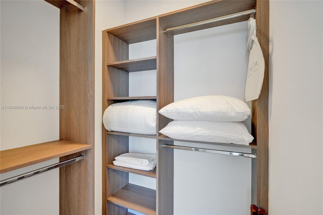 出租: $11,500 (2 贝兹, 2 浴室, 0 平方英尺)