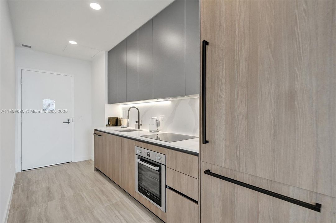 出租: $11,500 (2 贝兹, 2 浴室, 0 平方英尺)