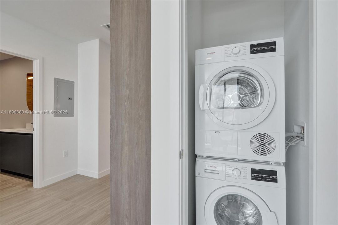 出租: $11,500 (2 贝兹, 2 浴室, 0 平方英尺)