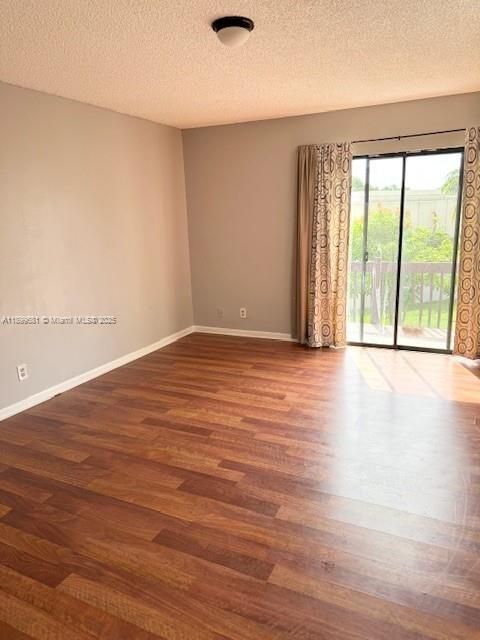 For Rent: $3,000 (3 beds, 3 baths, 1318 Square Feet)