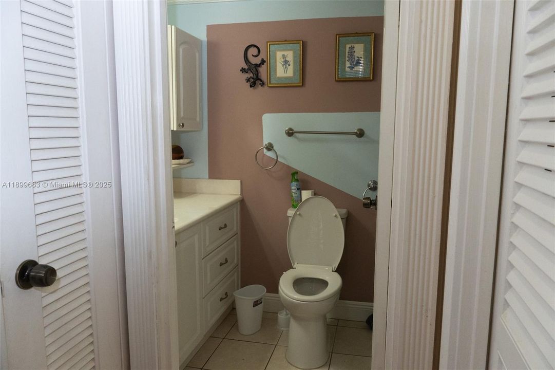 For Rent: $2,900 (1 beds, 1 baths, 847 Square Feet)