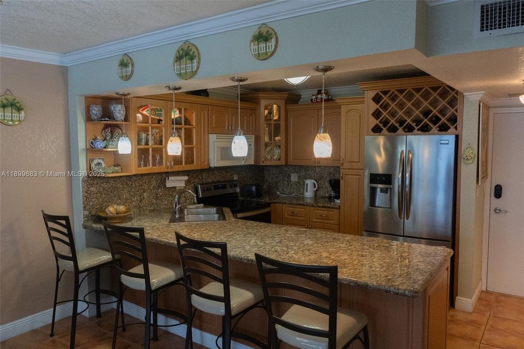 For Rent: $2,900 (1 beds, 1 baths, 847 Square Feet)