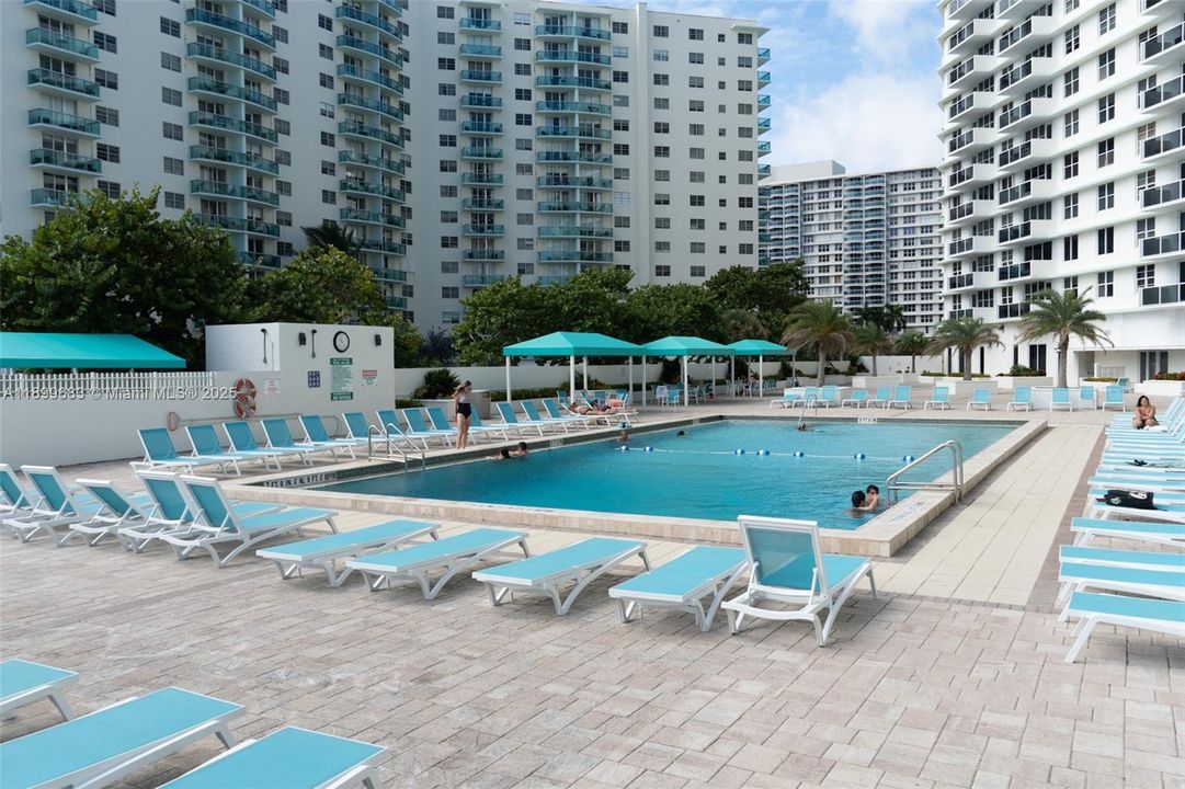 For Rent: $2,900 (1 beds, 1 baths, 847 Square Feet)