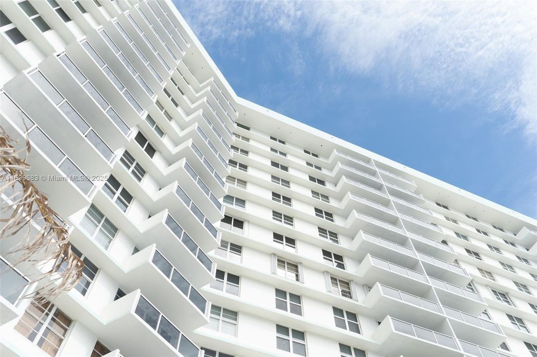 For Rent: $2,900 (1 beds, 1 baths, 847 Square Feet)