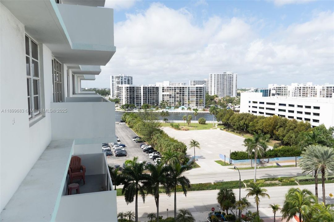 For Rent: $2,900 (1 beds, 1 baths, 847 Square Feet)