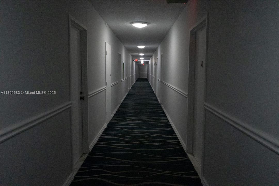 For Rent: $2,900 (1 beds, 1 baths, 847 Square Feet)