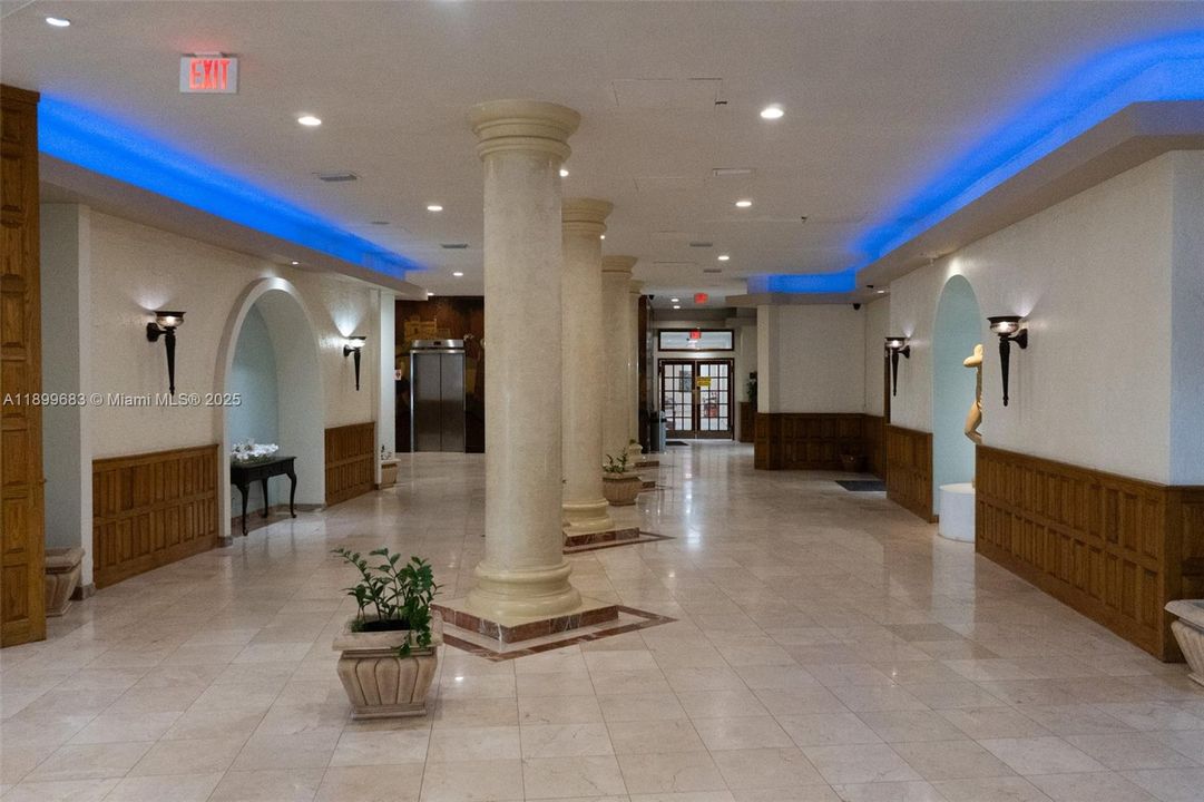 For Rent: $2,900 (1 beds, 1 baths, 847 Square Feet)