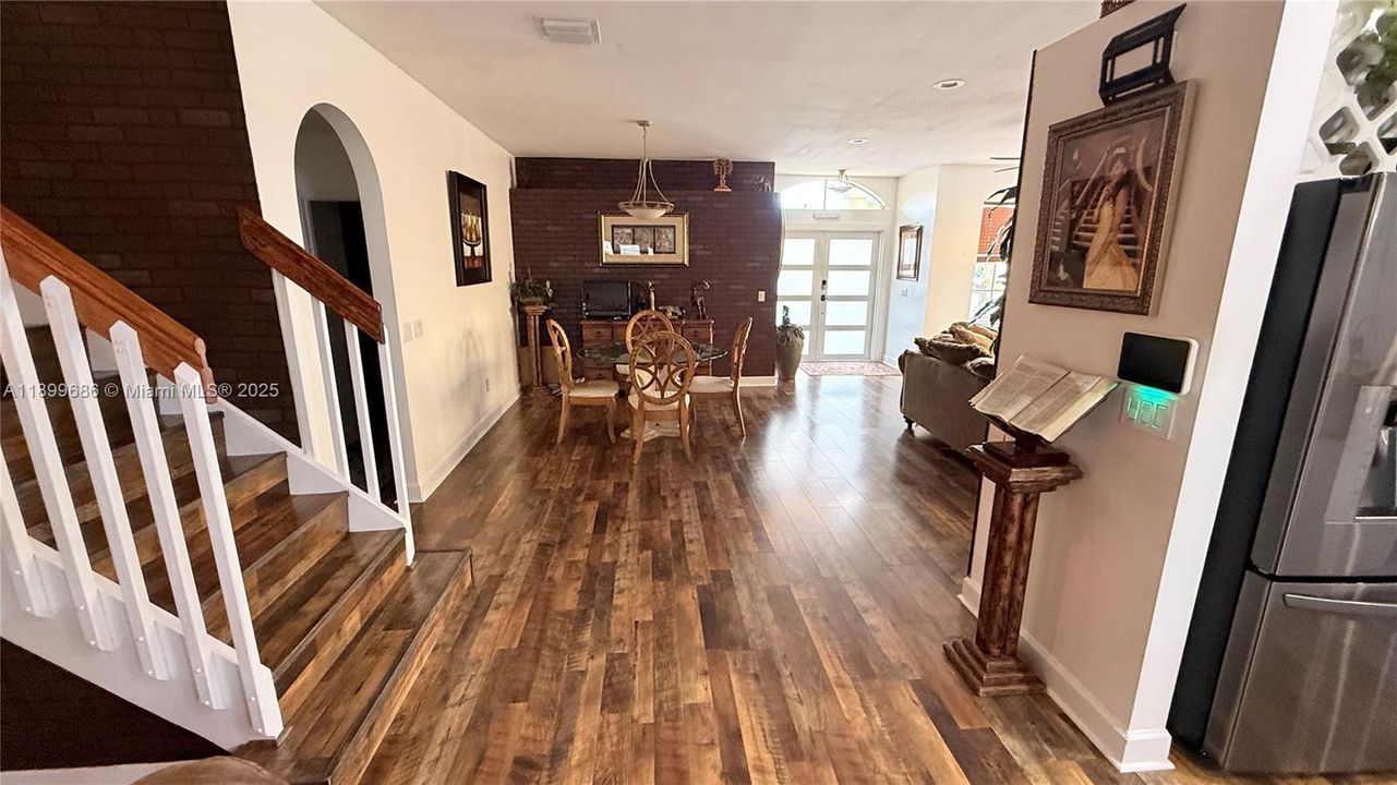 待售: $780,000 (4 贝兹, 2 浴室, 2488 平方英尺)