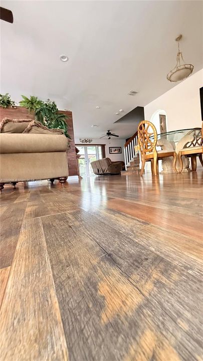 待售: $780,000 (4 贝兹, 2 浴室, 2488 平方英尺)