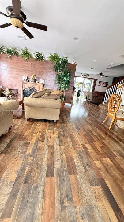 待售: $780,000 (4 贝兹, 2 浴室, 2488 平方英尺)