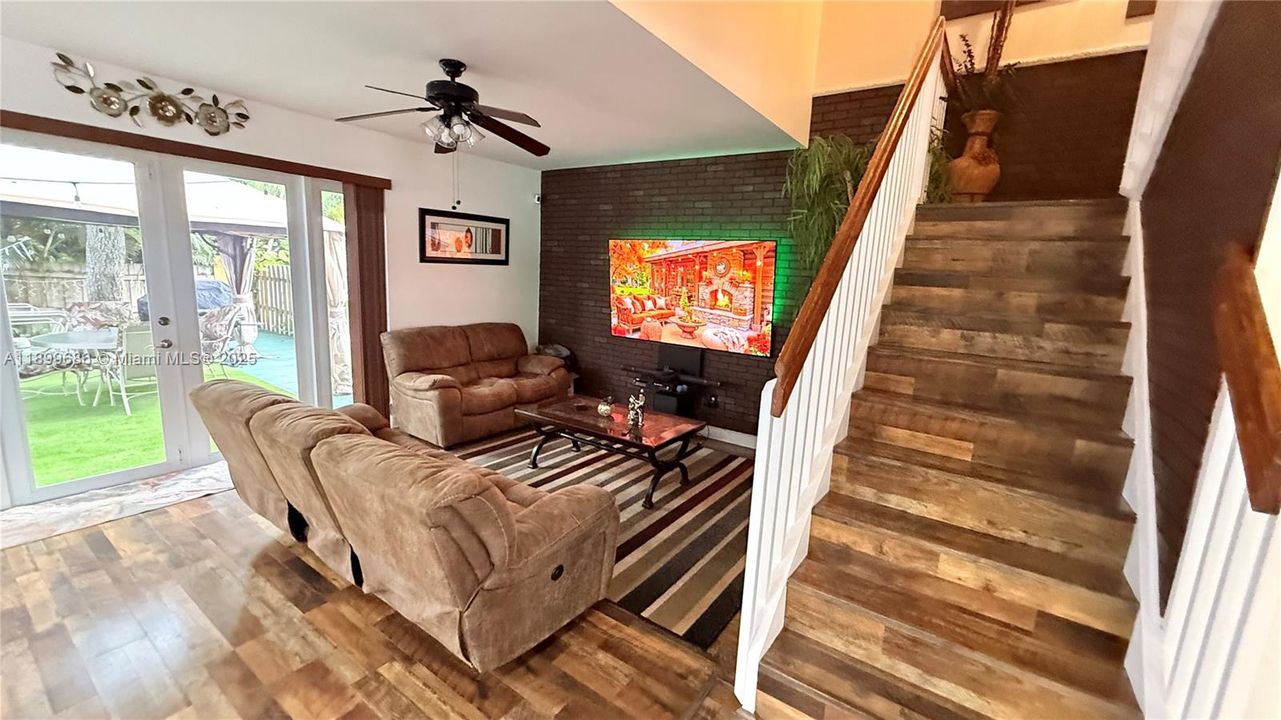 待售: $780,000 (4 贝兹, 2 浴室, 2488 平方英尺)