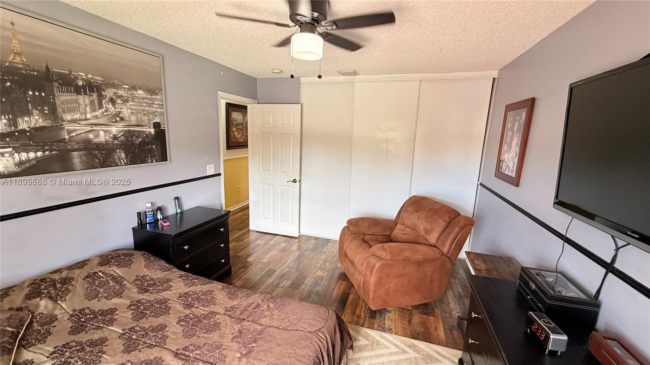 待售: $780,000 (4 贝兹, 2 浴室, 2488 平方英尺)