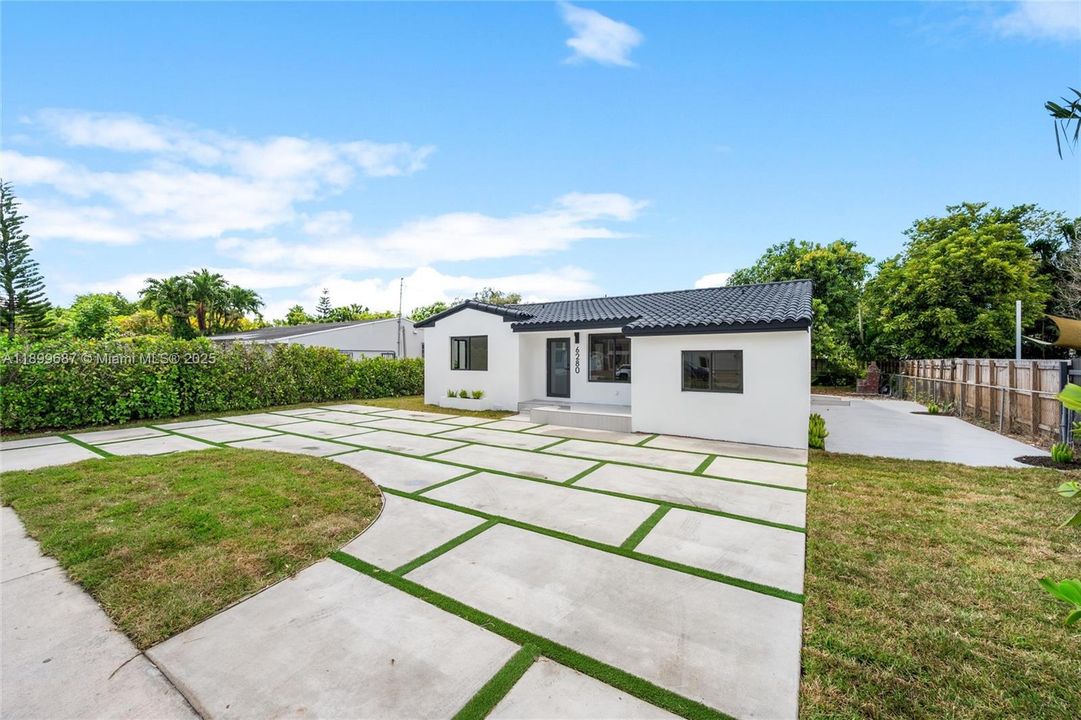 Recently Sold: $939,000 (5 beds, 3 baths, 1936 Square Feet)